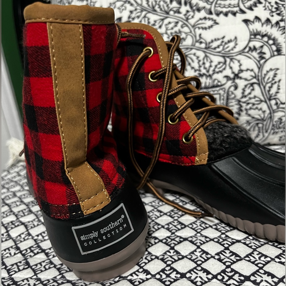 Simply Southern Duck Boots NWOT